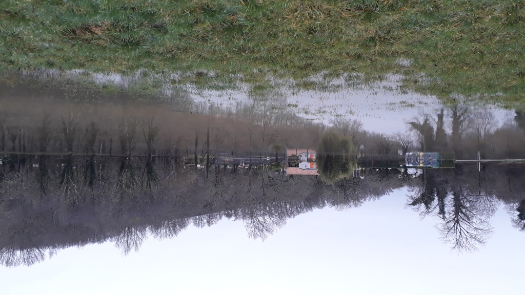 Inondation au Pont de Vic - Le camping les pieds dans l'eau