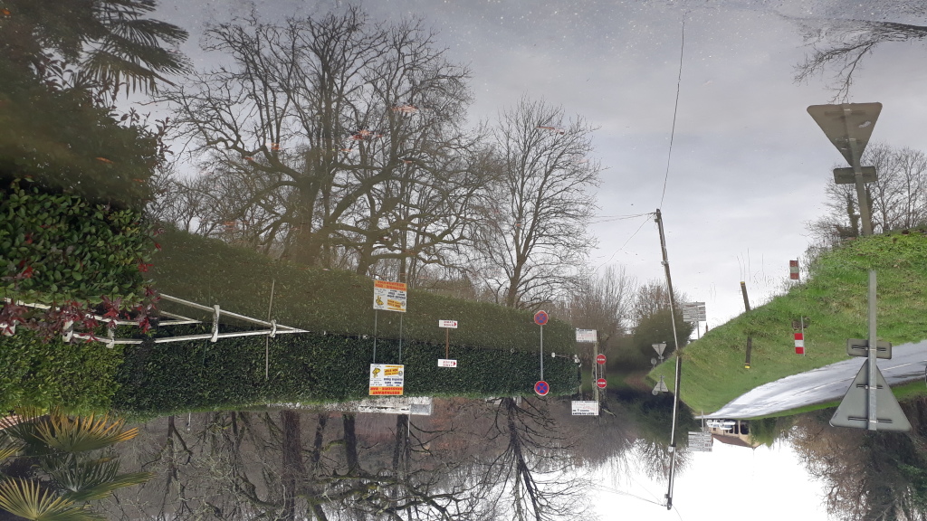 Le parking du Pont de Vic restera encore quelques jours sous l'eau