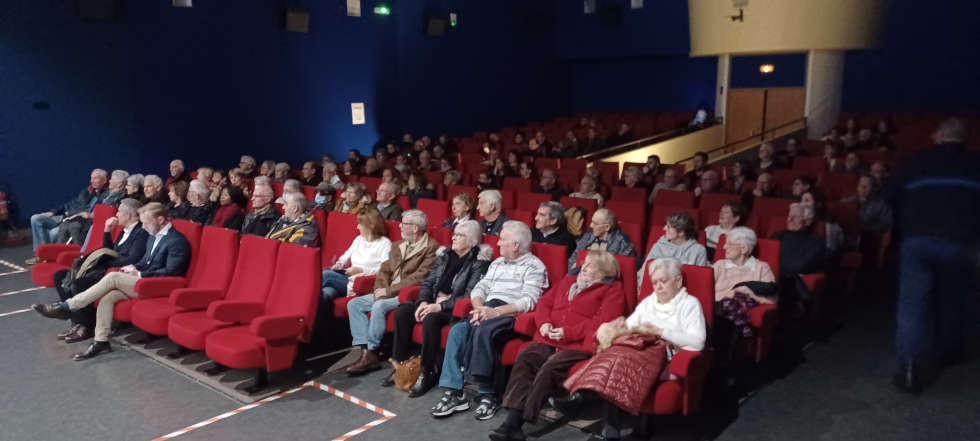 Voeux 2023 au Buisson - Ils étaient nombreux au cinéma !