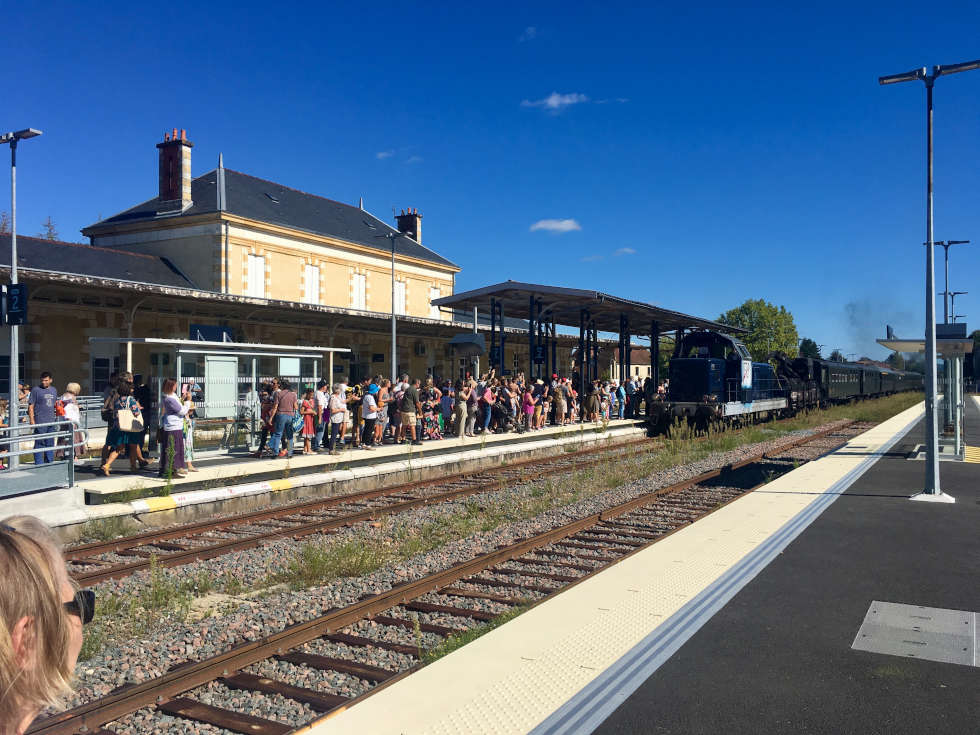 Un public nombreux pour venir apercevoir la locomotive à vapeur